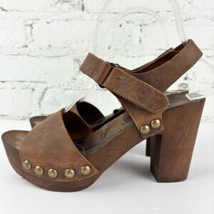 Wooden Heeled Grommet Sandals